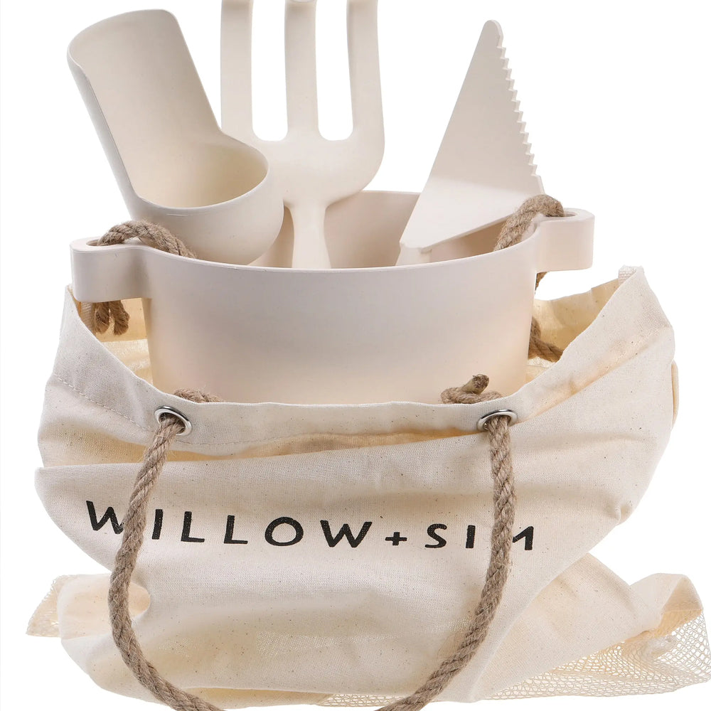 BPA free toys beach bucket and shovel www.chasethebutterflies.com