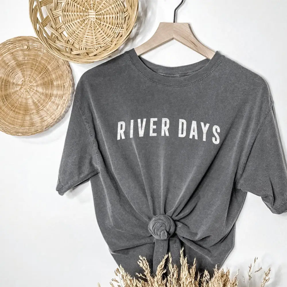 River Days graphic t-shirt www.chasethebutterflies.com